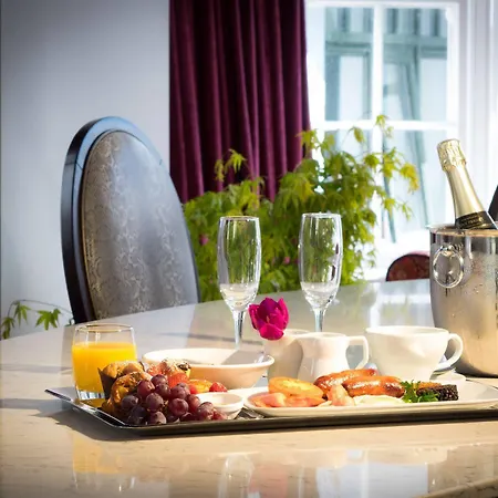 Oriel House 4*